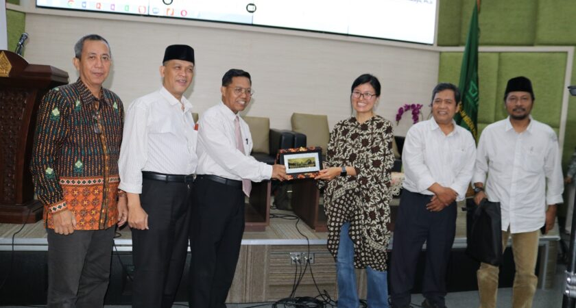 Undang Dosen dari Kanada, Pascasarjana Adakan Studium General bertema  “Pendekatan Decolonial Ethnography dalam Penelitian di Indonesia”