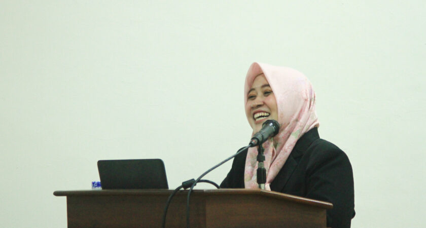 BAHAS JAMINAN PRODUK HALAL UNTUK JASA PENYEMBELIHAN HEWAN DI JAWA TENGAH, ANIS FITRIA RAIH GELAR DOKTOR BIDANG HUKUM ISLAM DI PASCASARJANA UIN WALISONGO SEMARANG