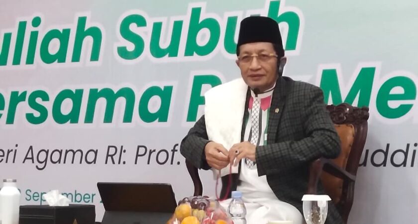 Kuliah Subuh di Masjid Kampus 3 UIN Walisongo, Prof. Nazaruddin Umar Tekankan Rahmat sebagai Inti Pesan Al-Qur’an